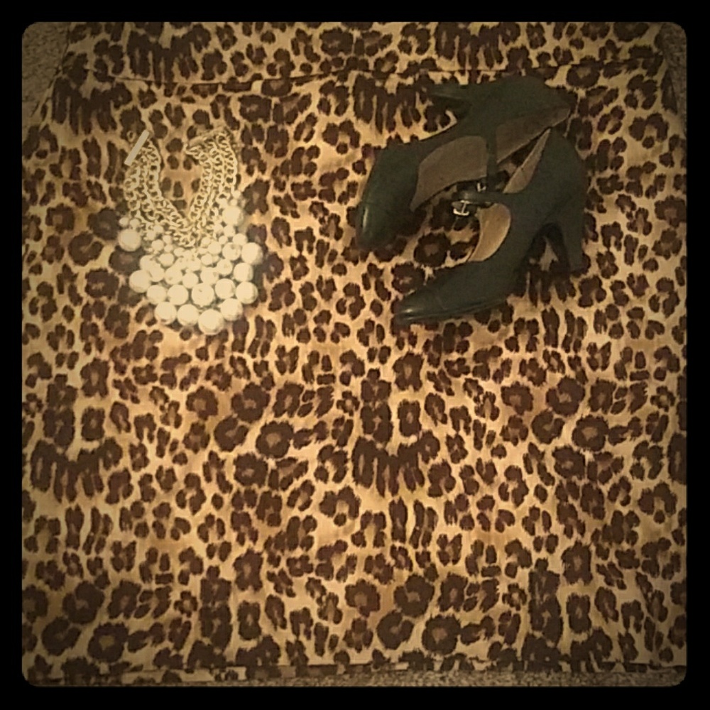 Plus size classic leopard skirt